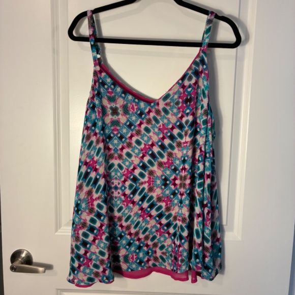 Torrid Size 2 Geometric Sleeveless V-Neck Layered Chiffon Tank Top - Picture 3 of 3